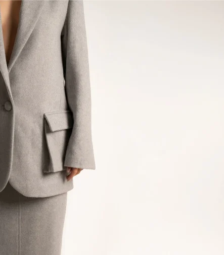 gri kasmir ceket detay yakin